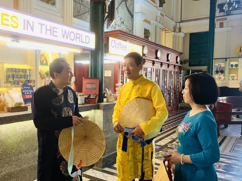 Đoàn khách du lịch Trung Quốc đầu tiên trở lại TP HCM