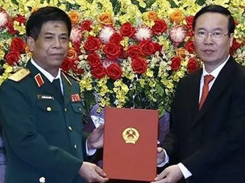 Chủ tịch nước Võ Văn Thưởng trao quyết định thăng quân hàm Thượng tướng