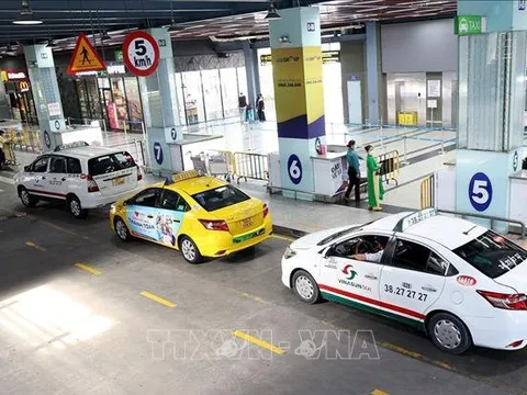 Từ 1/4, taxi vào sân bay Tân Sơn Nhất phải trả phí theo lượt từ 5.000 - 10.000 đồng