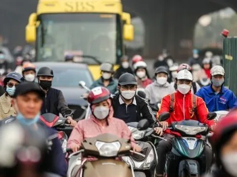 Mọc thêm 3 lô cốt, đường giao thông huyết mạch Thủ đô đã tắc nay còn tắc hơn