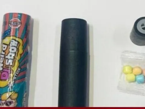 Nhiều học sinh Quảng Trị đau bụng, khó thở nghi do ăn kẹo đồ chơi