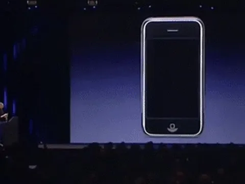 1 chiếc "iPhone trong két" lại vừa được bán, liệu có phá kỷ lục 100 lần giá trị ban đầu?