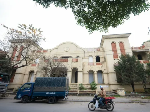 Những căn biệt phủ không phép trên đất Cảng Hà Nội