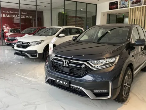 Các hãng xe chạy đua khuyến mại nhưng doanh số vẫn giảm