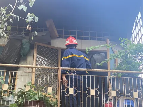 Căn nhà thu mua phế liệu ở Tân Bình cháy lớn, nghi do chập điện