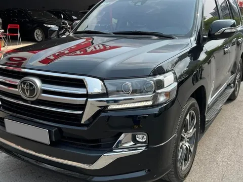 Toyota Land Cruiser đời cũ bán 6 tỷ đồng đắt hơn xe đời mới, người bán chia sẻ: Ghế sau gần như không dùng