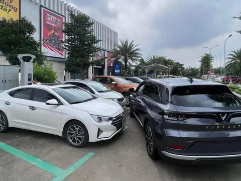 Những ai đỗ xe chiếm trạm sạc thì hãy nhìn hình phạt cực nặng này để rút kinh nghiệm: Cao nhất hơn 50 triệu đồng, thấp nhất cũng mất 6 triệu