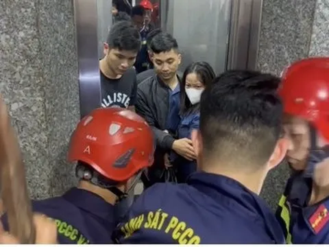 Huế: Giải cứu 3 người bị mắc kẹt trong thang máy lúc nửa đêm