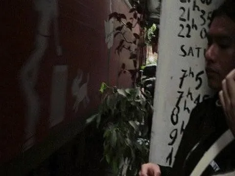 Hà Nội: Du khách tràn vào phố cà phê đường tàu trải nghiệm cảm giác mạnh ngày cuối tuần