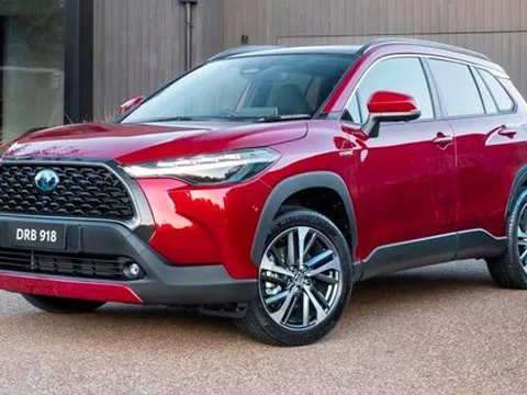 Chuyện lạ Toyota: Khi Vios dần mất ‘ngai vàng’, mẫu xe nhập khẩu này nổi lên như là ‘vua doanh số’ mới