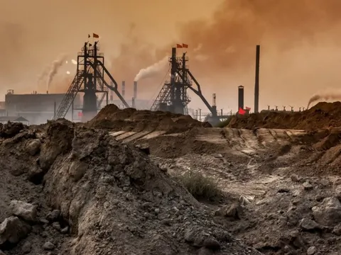 Thấm thía bài học từ dầu Nga, châu Âu dấn thân vào cuộc đua mới nhằm giảm phụ thuộc với Trung Quốc