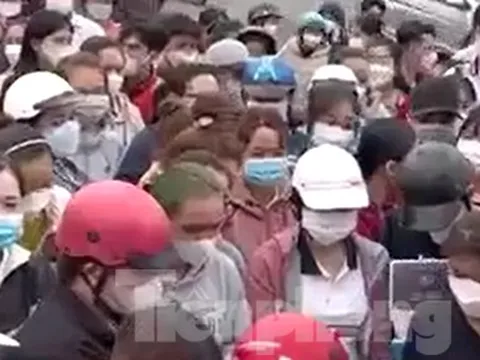 'Biển người' chen chân xin việc ở Bình Dương
