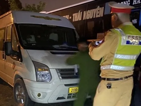 Phát hiện tài xế sử dụng tem kiểm định giả mua trên mạng xã hội