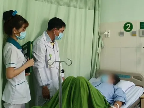 Ớn lạnh với hình ảnh mảnh xương gà đâm thủng ruột non