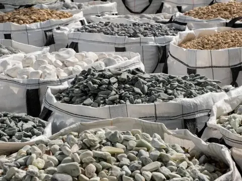 Giữ 53 tấn nickel cho đối tác, sàn giao dịch kim loại lớn nhất thế giới ‘té ngửa’ phát hiện các bao đựng toàn đá