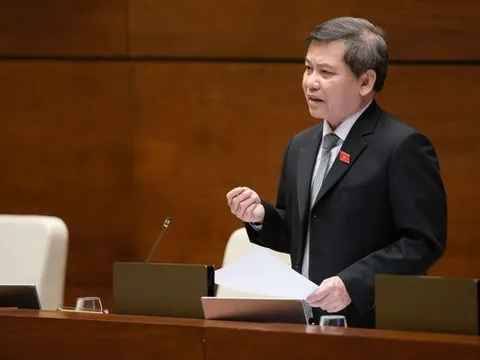 'Hết sức khó khăn' nếu cán bộ tự sống bằng lương