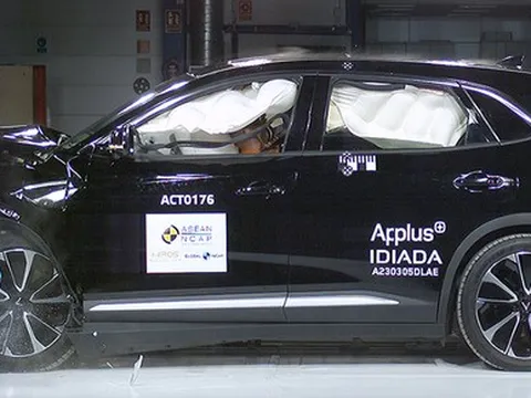 Loạt VinFast VF 8 đâm đủ kiểu để xem độ an toàn: Vỡ nát nhiều chi tiết, nổ túi khí và người bên trong sẽ ra sao?