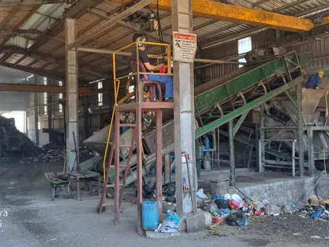 Tìm thấy trang sức trị giá 6,5 chỉ vàng trong nhà máy rác