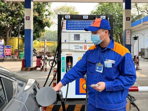 Từ 15h chiều nay, giá xăng dầu đồng loạt giảm mạnh