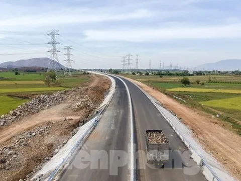 Cao tốc Vĩnh Hảo - Phan Thiết sắp xong vẫn 'mòn mỏi' chờ đất đắp nền