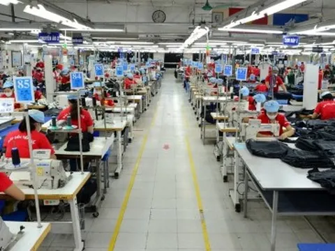Xuất nhập khẩu sụt giảm gây áp lực cho các nhóm hàng tỷ đô