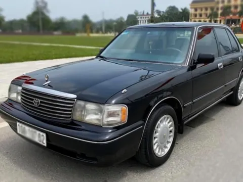 Thanh lý "siêu phẩm" một thời chuyên chở 'VIP', giá chỉ từ 194 triệu đồng