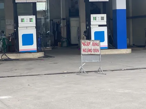 Vì sao 6 cửa hàng xăng dầu ở TP HCM vẫn đóng cửa?