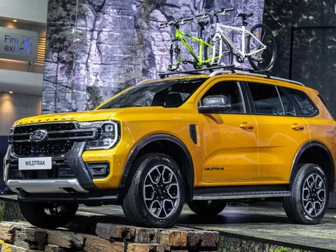 Ảnh thực tế Ford Everest Wildtrak sắp bán ở Việt Nam: 1,3 tỷ đồng đổi lấy full option, thêm 8 triệu để lấy màu như bán tải