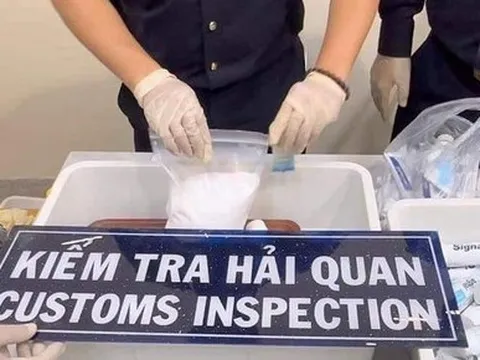 Công an mời làm việc nhiều người liên quan vụ 4 nữ tiếp viên xách 11kg ma túy