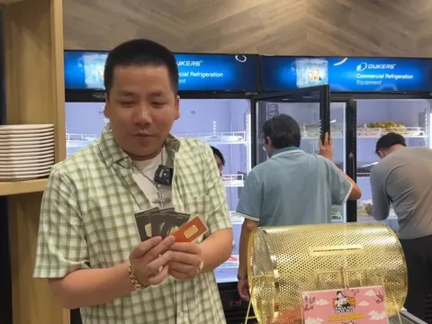 Mở quán lẩu ở Mỹ vì đam mê chứ lời lãi gì tầm này: Khoa Pug tặng vàng Thụy Sĩ cho khách tới ủng hộ, khán giả ở Việt Nam cũng có quà