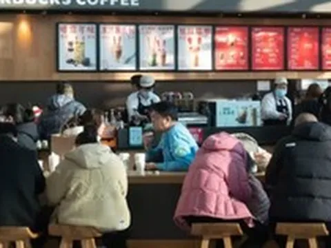 Cứ 9 tiếng lại mở 1 cửa hàng, vì đâu Starbucks vẫn ngậm ngùi nhìn thị phần 'rơi rụng' tại Trung Quốc?