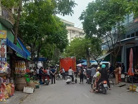 Sập giàn giáo xây nhà, 3 người thương vong