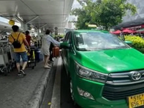 Khách đi taxi Tân Sơn Nhất sẽ cõng 3 loại phí
