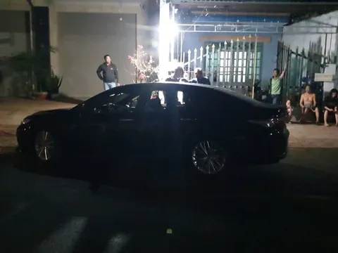 Người đàn ông ở TP HCM tự thiêu trên ôtô Camry