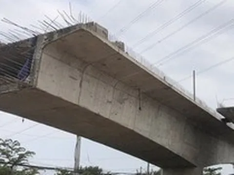 Cận cảnh cầu hơn 900 tỉ vừa được thi công trở lại sau 4 năm “trùm mền”