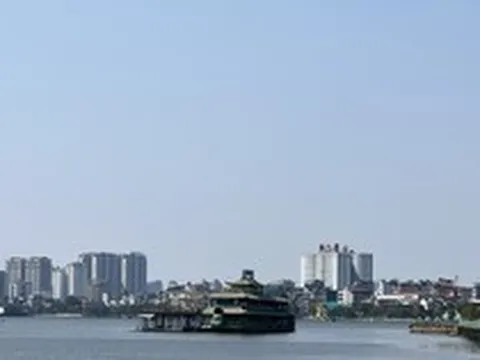 Triển khai tàu du lịch trên hồ Tây: Tàu 'ma' xử lý thế nào?