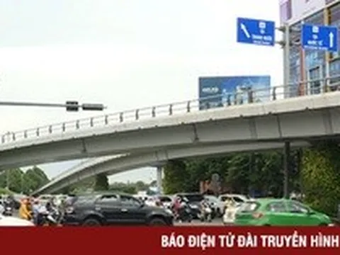 Từ 1/4, taxi vào sân bay Tân Sơn Nhất đón khách "cõng" thêm 2 loại phí