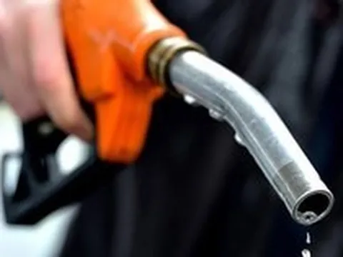 Doanh nghiệp được tự quyết định giá bán xăng dầu?