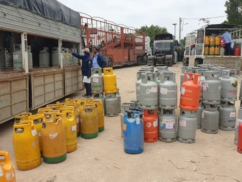 Tạm giữ cả ngàn bình gas có dấu hiệu giả mạo