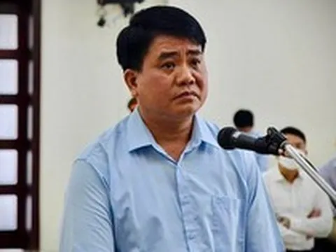 Cựu Chủ tịch Nguyễn Đức Chung phủ nhận được biếu tiền trong vụ ‘thổi giá cây xanh’