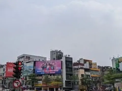 Mỏ vàng quảng cáo ngoài trời (*): Không loại trừ có chống lưng