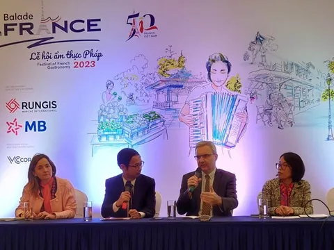 100 kg táo tươi từ Pháp mỗi ngày tại Lễ hội ẩm thực phiên bản đặc biệt