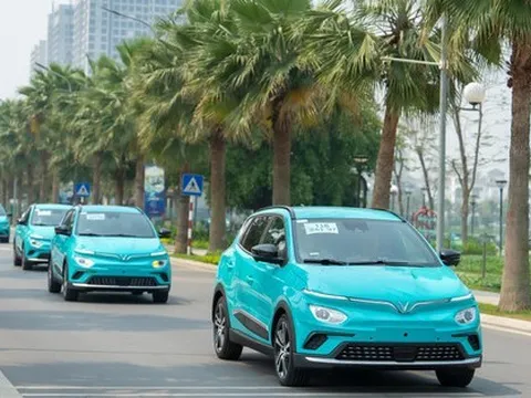 Giá cước xe taxi điện VinFast thấp nhất từ 12.500 đồng/km, có rẻ hơn taxi truyền thống và Grab?