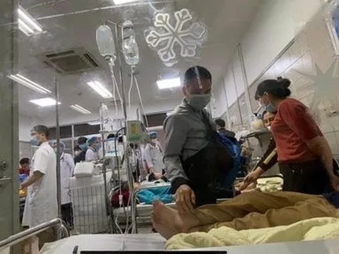 50 học sinh nghi ngộ độc, đề nghị tạm dừng hoạt động bếp ăn tập thể