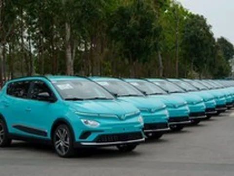 Công ty taxi điện của ông Phạm Nhật Vượng tìm đối tác tài xế Greencar Luxury VF8: Lương gần 14 triệu đồng, có khả năng nói tiếng Anh và cao từ 1m70 trở lên