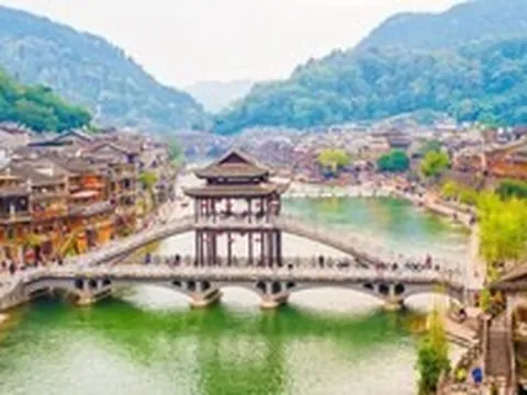 Du lịch 30/4: Vé máy bay đẩy giá tour tăng 'nóng', khách đi quốc tế vẫn kín chỗ