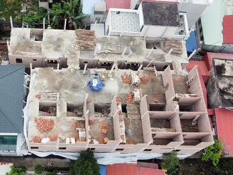 Gia đình một chủ tịch phường xây 9 căn nhà liền kề không phép