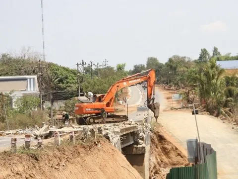 Một huyện ở Đắk Lắk xin dầm cầu cũ về xây dựng cầu mới cho dân