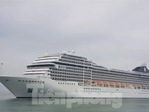 ‘Siêu tàu’ du lịch chở 2.400 khách châu Âu tới Đà Nẵng