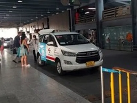 Thu phí taxi sân bay: Cần hài hòa lợi ích và nhiệm vụ